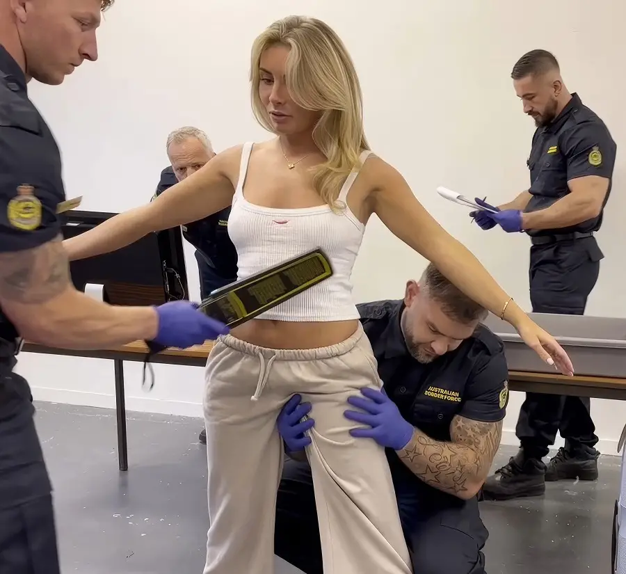 Bonnie Blue - Australia Airport Gangbang HD 720p