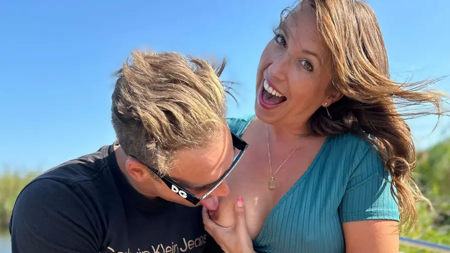 MeidenVanHolland - Natte Daphne Deint Hard Op en Neer 1080p