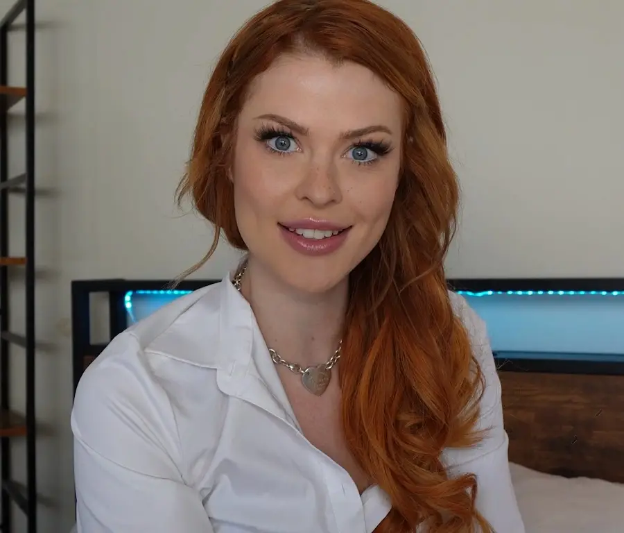Elly Clutch - Sexy Redhead College Co-ed Elly Clutch Seduces Her Tutor FullHD 1080p