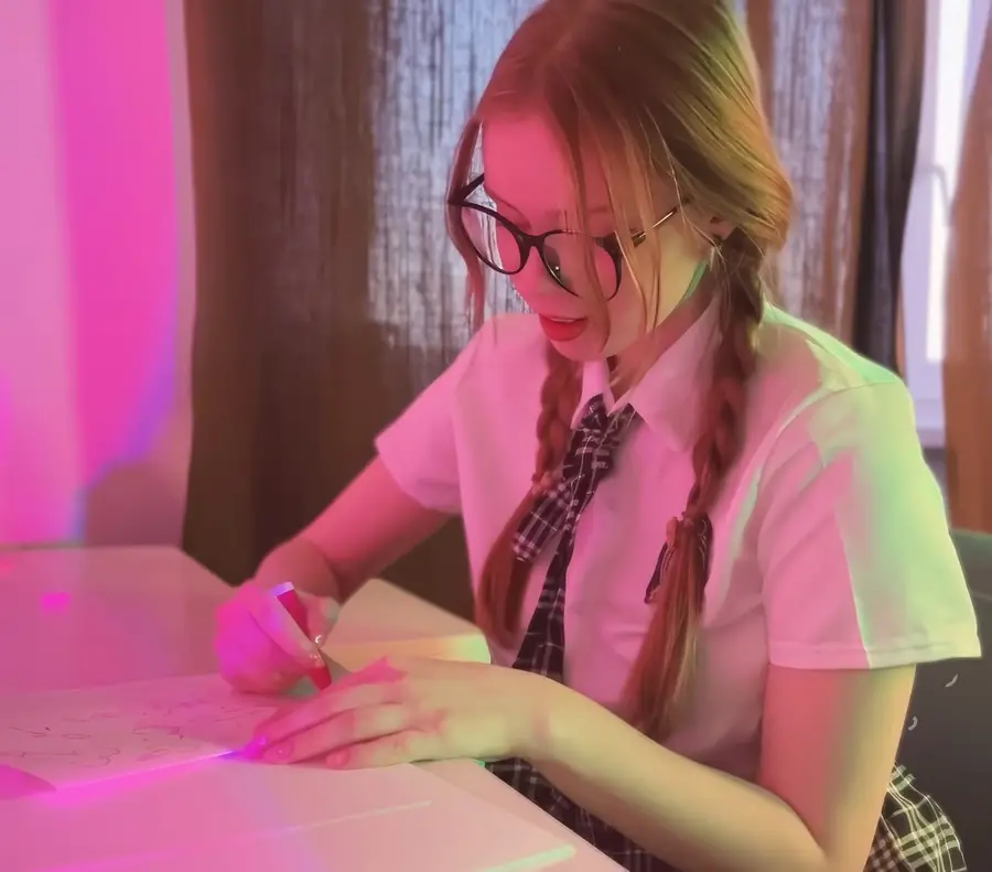 Yuiwoo - Schoolgirl With Glasses Drew Penises Instead Of Homework And Was Fucked On The Table FullHD 1080p