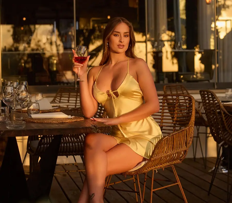 Ambar Lapiedra - Flirty Blonde Gets Her Ass Pounded FullHD 1080p