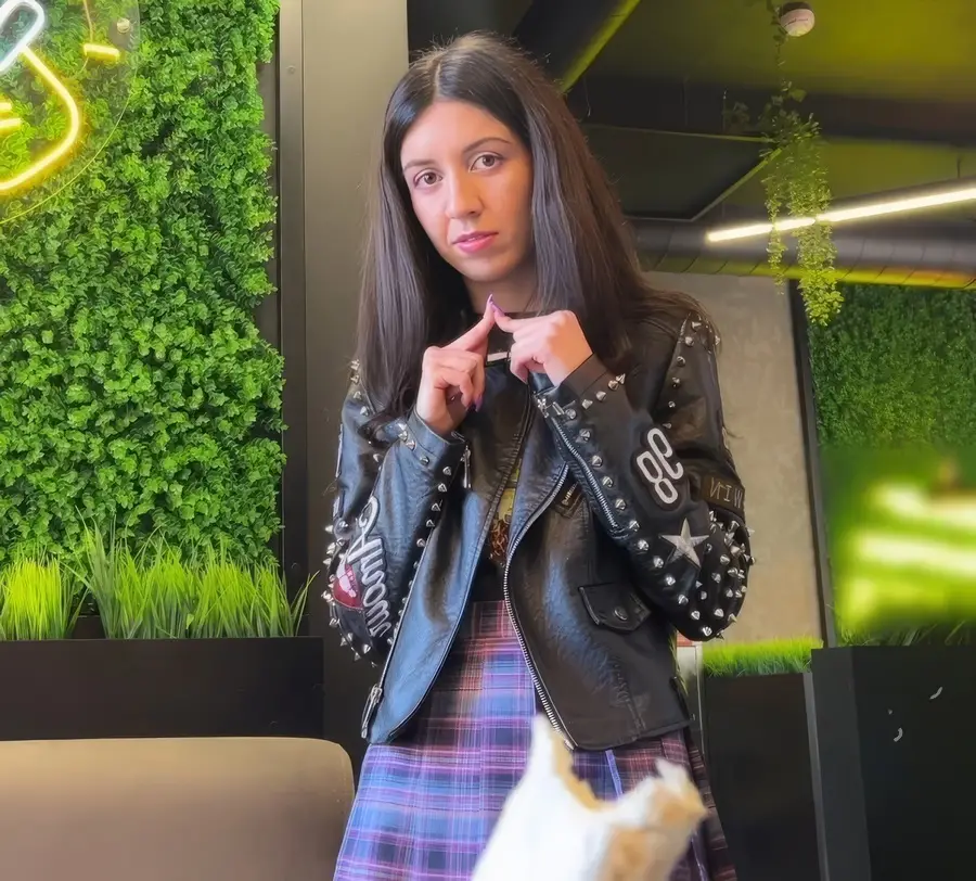 Katty West - This Babe Is Ready For Anal For Her Favorite Shawarma FullHD 1080p