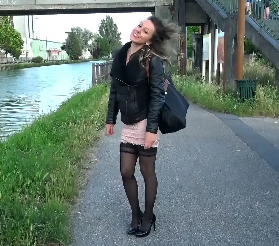 Emmanuelle Worley - Emmanuelle, 28, Croupier In A Casino! FullHD 1080p