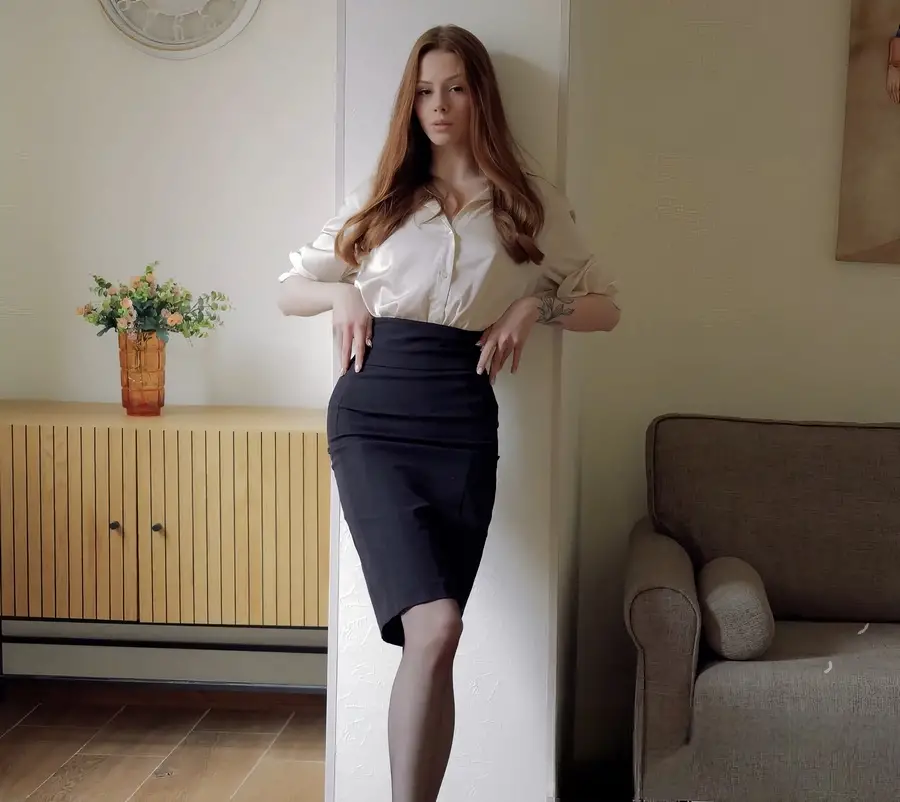 Arina Fox - My Dream Job! I Give My Boss a Footjob And Fuck Him Until He Cums On My Nylon Feet! UltraHD/4K 2160p