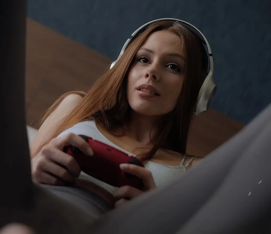 Arina Fox - I Greedily Fuck a Gamer Girl And She Moans Sweetly UltraHD/4K 2160p