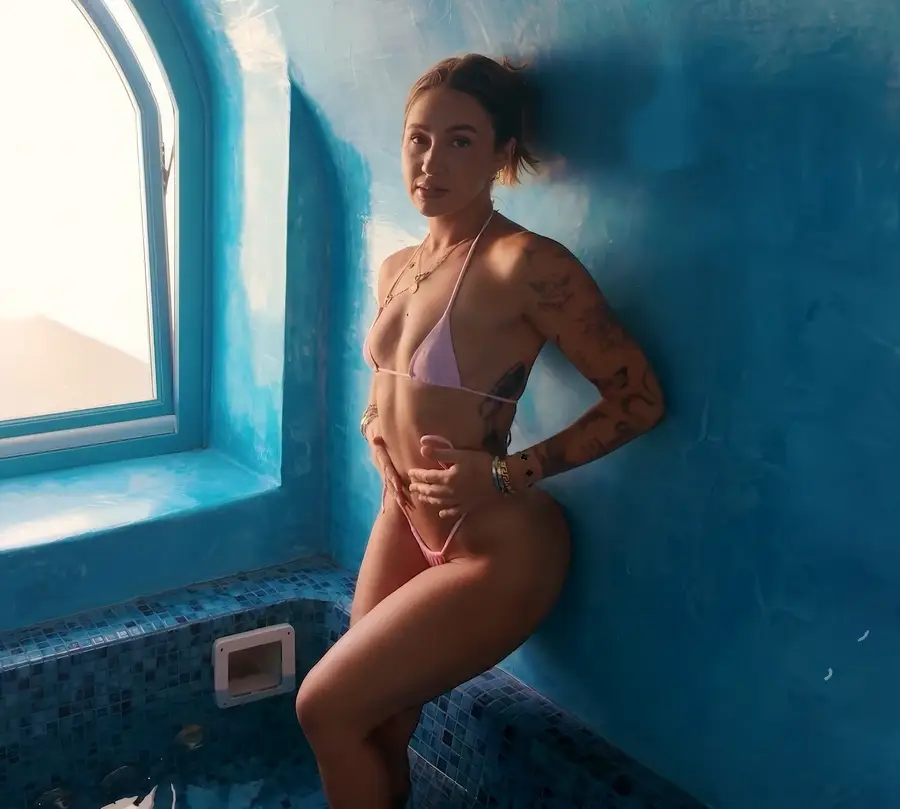 Holly Brougham - New Hot Tub Fuck Tape FullHD 1080p