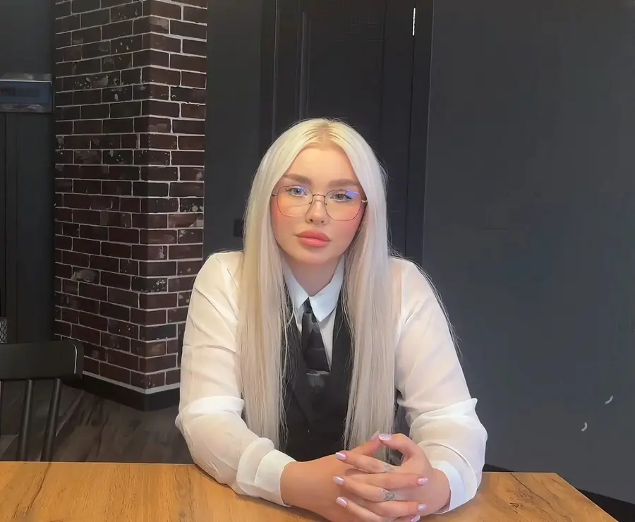 Blondessa - My Girlfriends Mom Fucked Me Greatly So She Would Not Lose Her Job FullHD 1080p