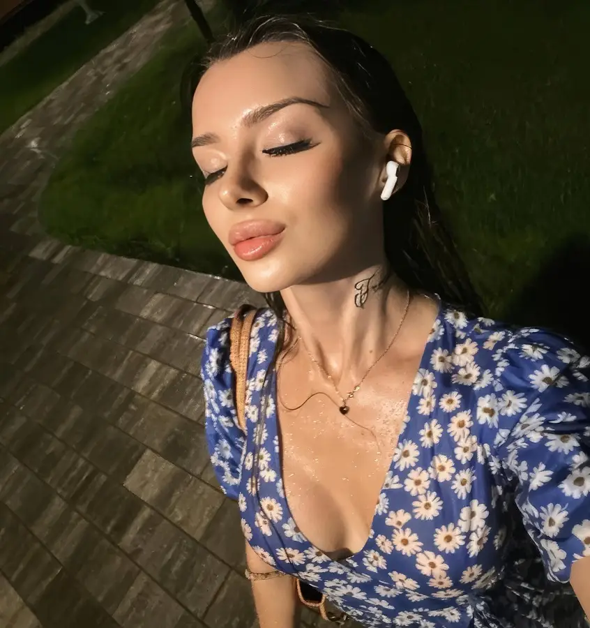 Julie Jess - When The Neighbors Cock Feels Better Than My Wedding Ring FullHD 1080p