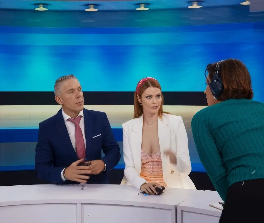 Elly Clutch - Co-Anchors With Benefits FullHD 1080p