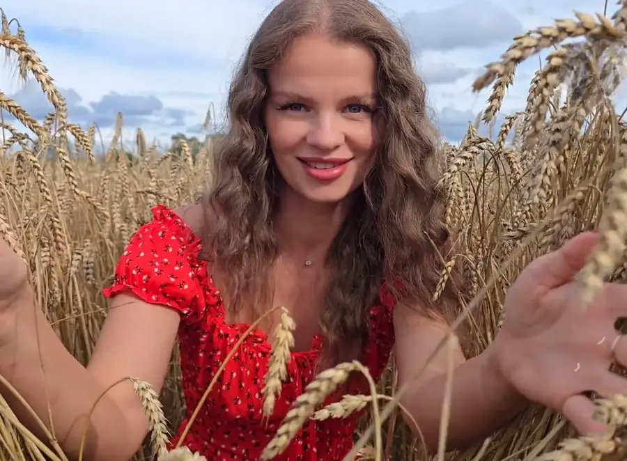 S-Wife Katy - A Photographer Fucked a Model At a Photo Shoot FullHD 1080p