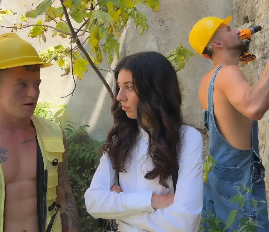 Katty West - Group Of Guys Fuck Real Estate Agent In Abandoned House FullHD 1080p