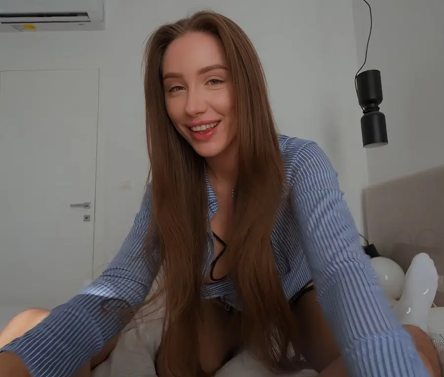 Emilia Bunny - Sexy Secretary Comes Home Horny And Wet FullHD 1080p