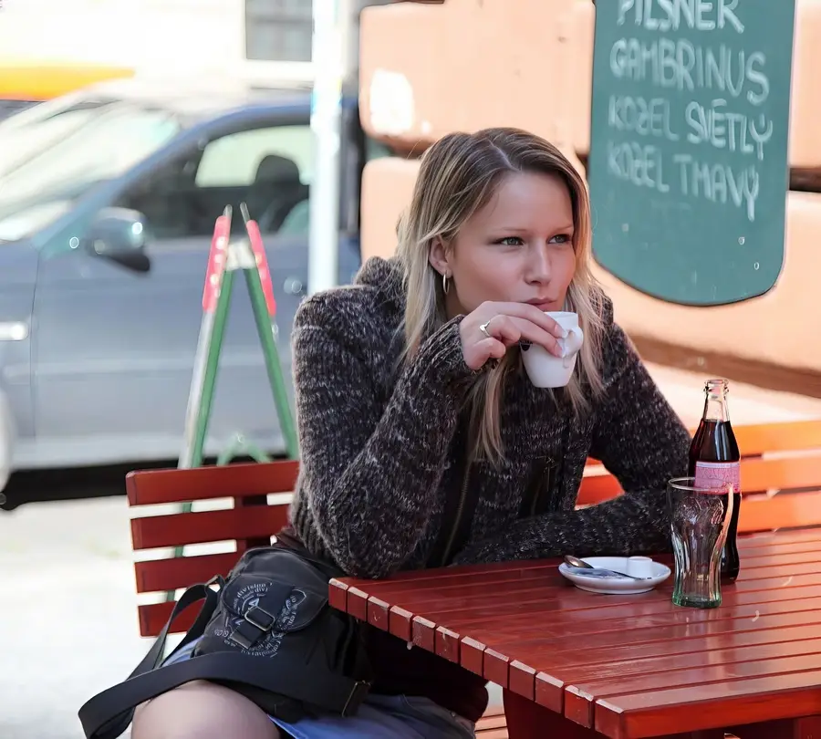 Samantha Jolie - Picking Up Girls In Czech Lands  576p