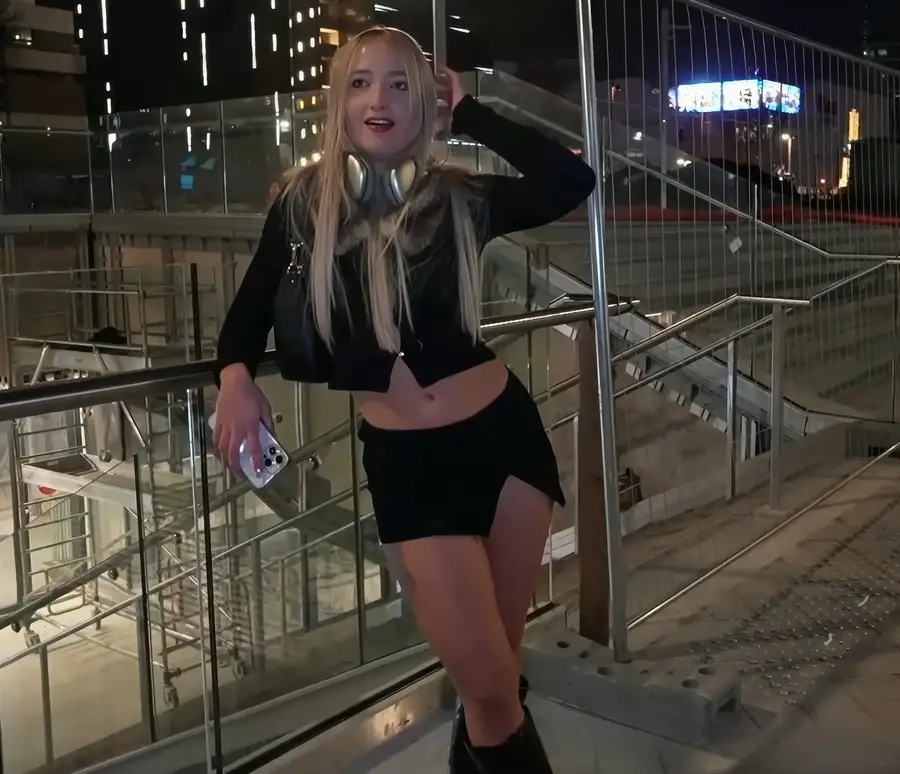 Chloe Chevalier - BF Cheated So I Fucked Two Bbcs I Just Met In The Street And Facetimed Him The Whole Time FullHD 1080p