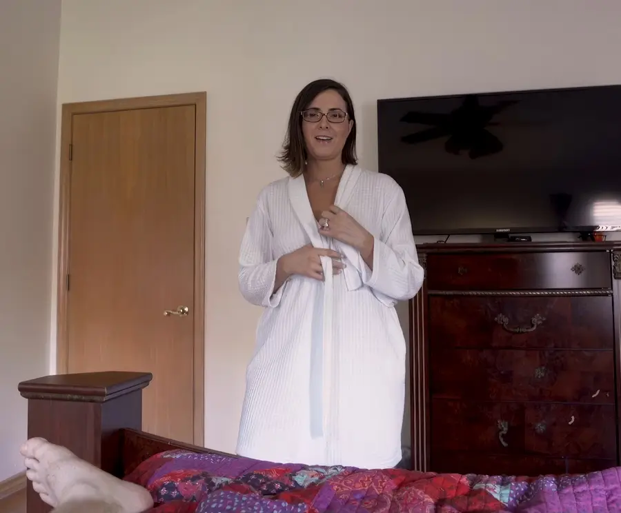 Helena Price - Hurry While Dads In The Shower FullHD 1080p