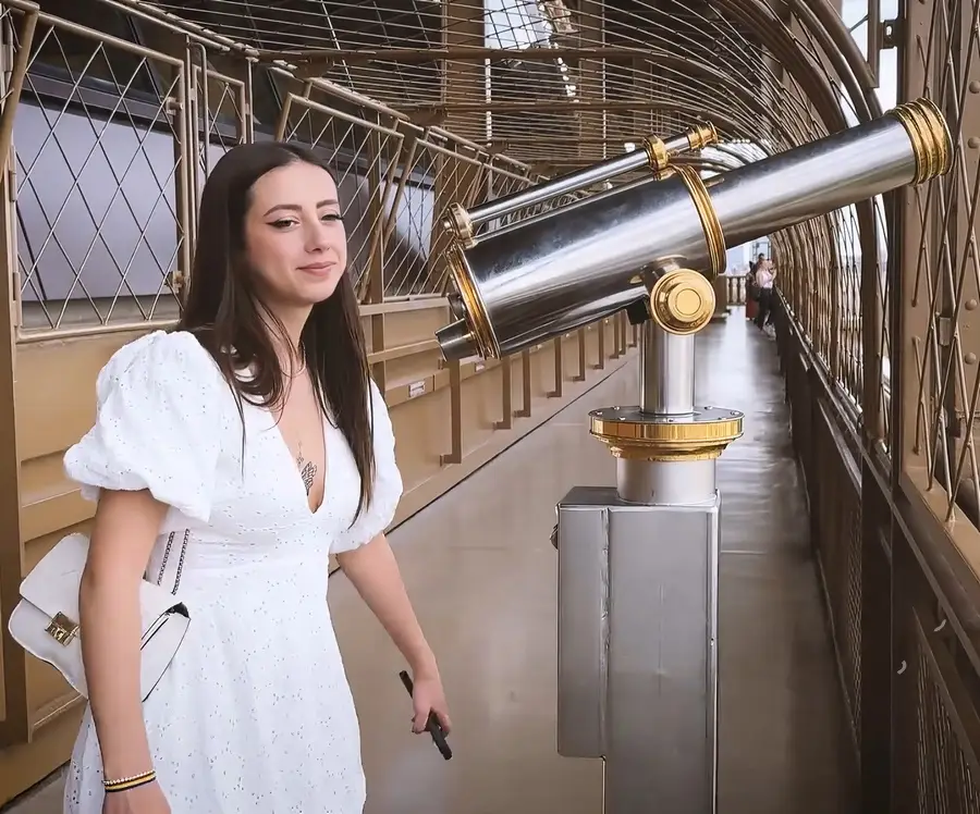 Hello Limoon - Beautiful French Girl Submits Herself To A Naughty Tour Guide FullHD 1080p