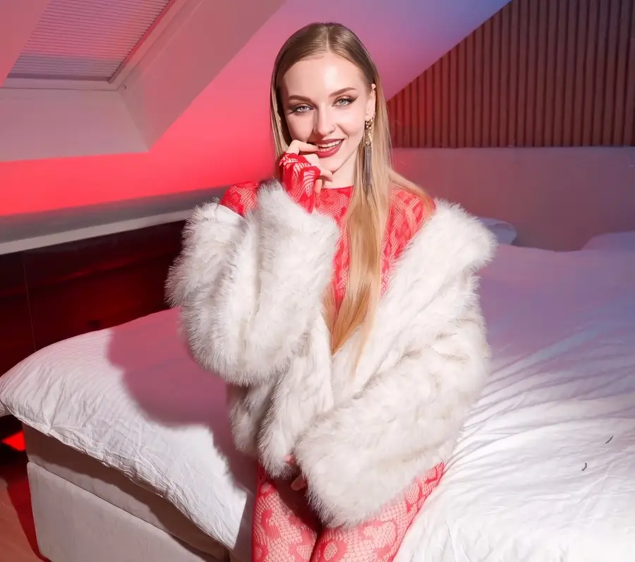 Dolly Rud - Fucking Without Even Taking Off Her Fur Coat FullHD 1080p