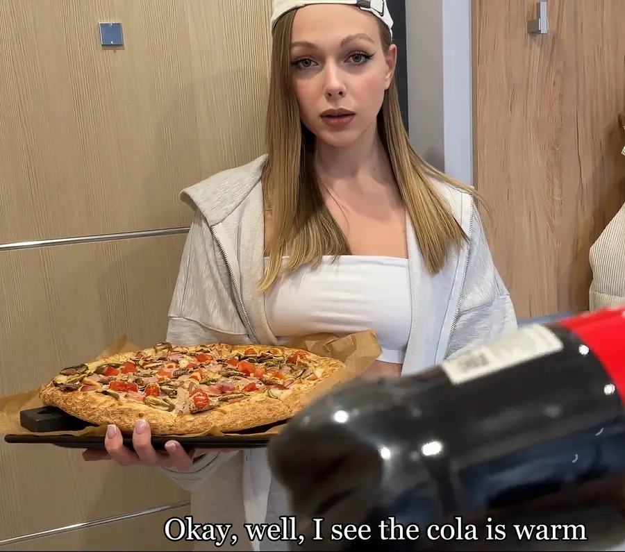 Arisha Mills - Cold Pizza Take Off Your Pants And Work It With Your Holes FullHD 1080p
