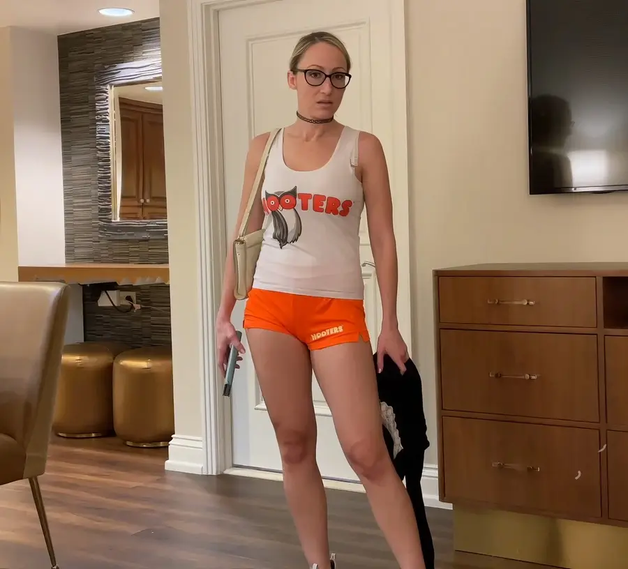 Crystal Clark - Stepmoms Secret New Job FullHD 1080p