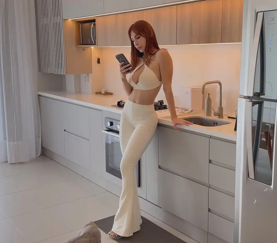 Vero Buffone - Argentine Real Estate Agent Takes The Milk Of Your Client FullHD 1080p