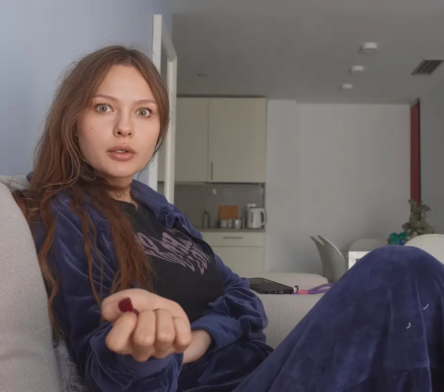 Alexa Poshspicy - The Stepsister Does Not Know How To Stop Playing Cards UltraHD/4K 2160p