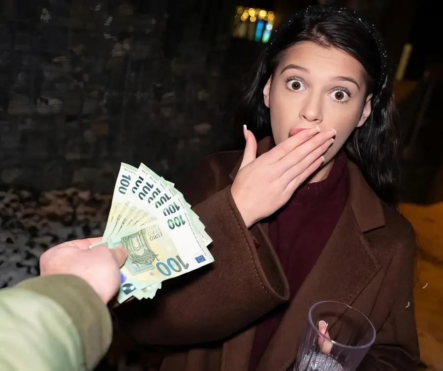 Asandra Dewy - The Lonely Party Girl FullHD 1080p