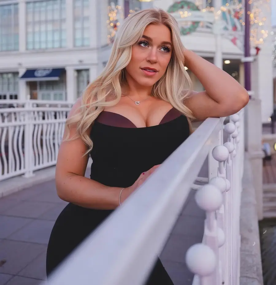 Elle Brooke - Sexy British Babe Takes On BBC Interracial FullHD 1080p