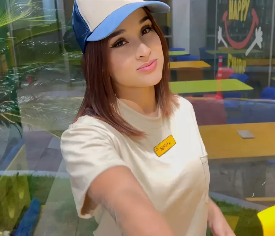 Abella Olsen - New Intern Fucks Me To Earn a Job Public Sex FullHD 1080p