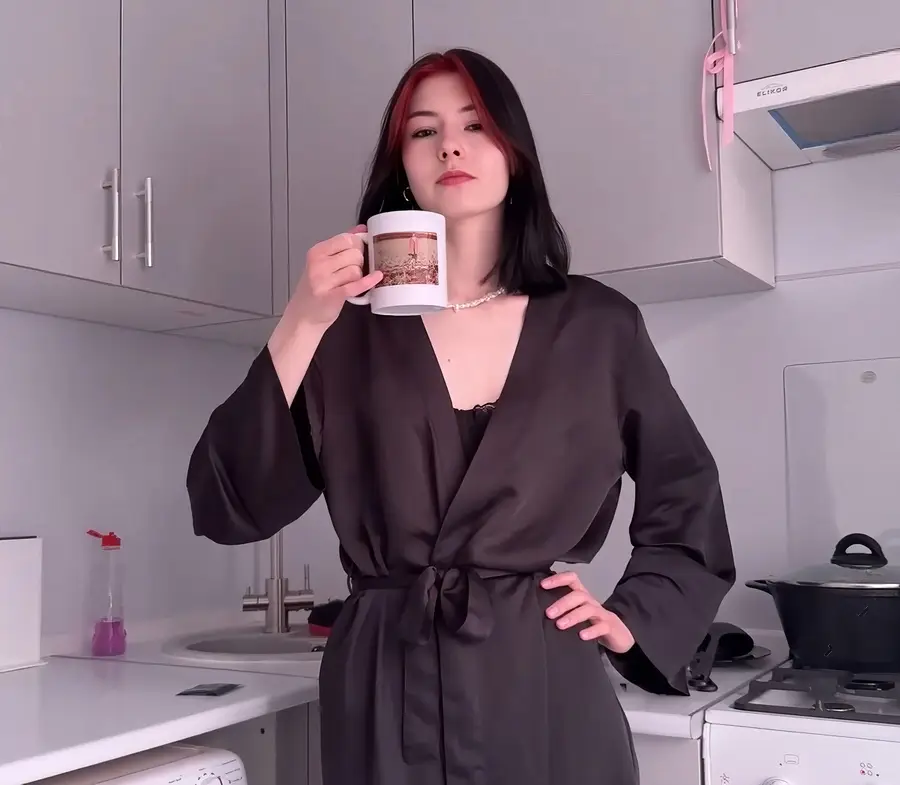 Cutie Kim - I Helped An Old Acquaintance Move And She Gave Me Fuck FullHD 1080p