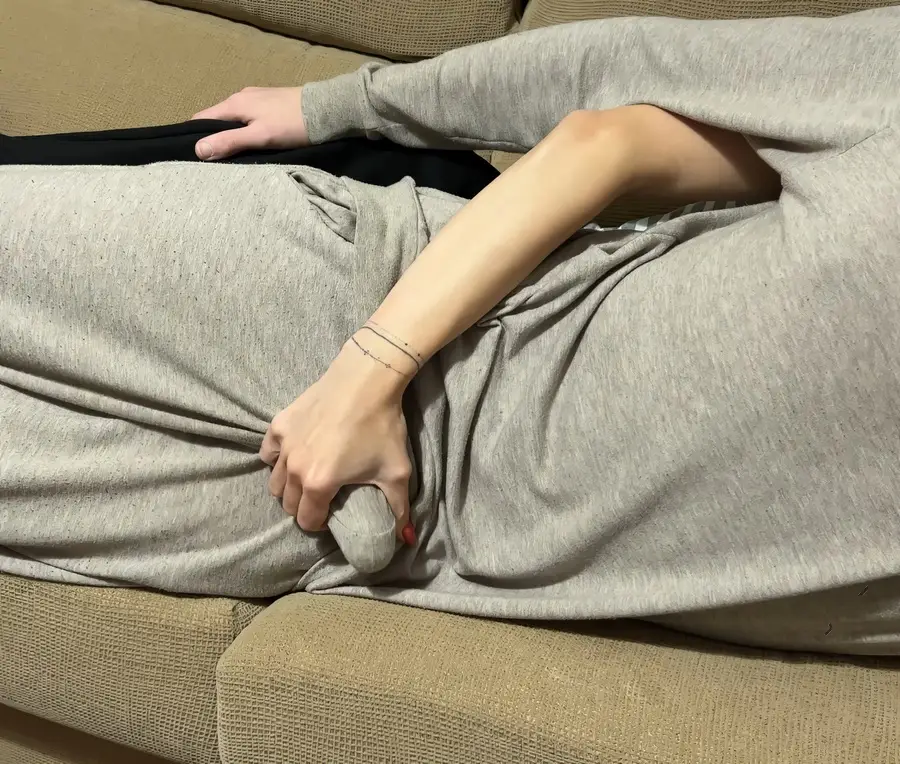 Mia Foster - Tight Handjob From Teen Stepsister 7 Days Load UltraHD/4K 2160p