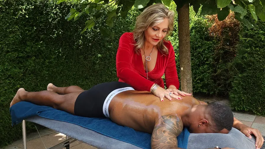 MeidenVanHolland - Sex op de massage tafel (Floo) 1080p