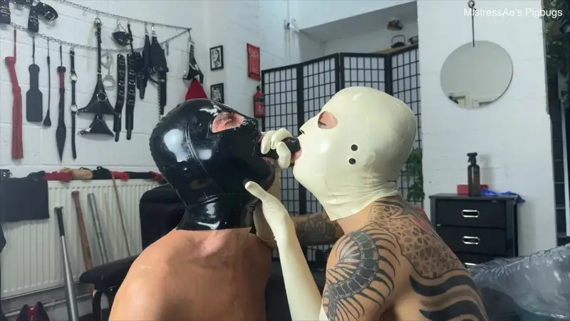 Spit Play and Simultaneous Double-ended Dildo Deepthroat 1080p