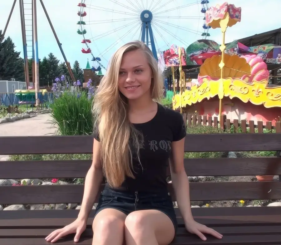 Nestee Shy - Amateur Anal In The Middle Of Amusement Park HD 720p