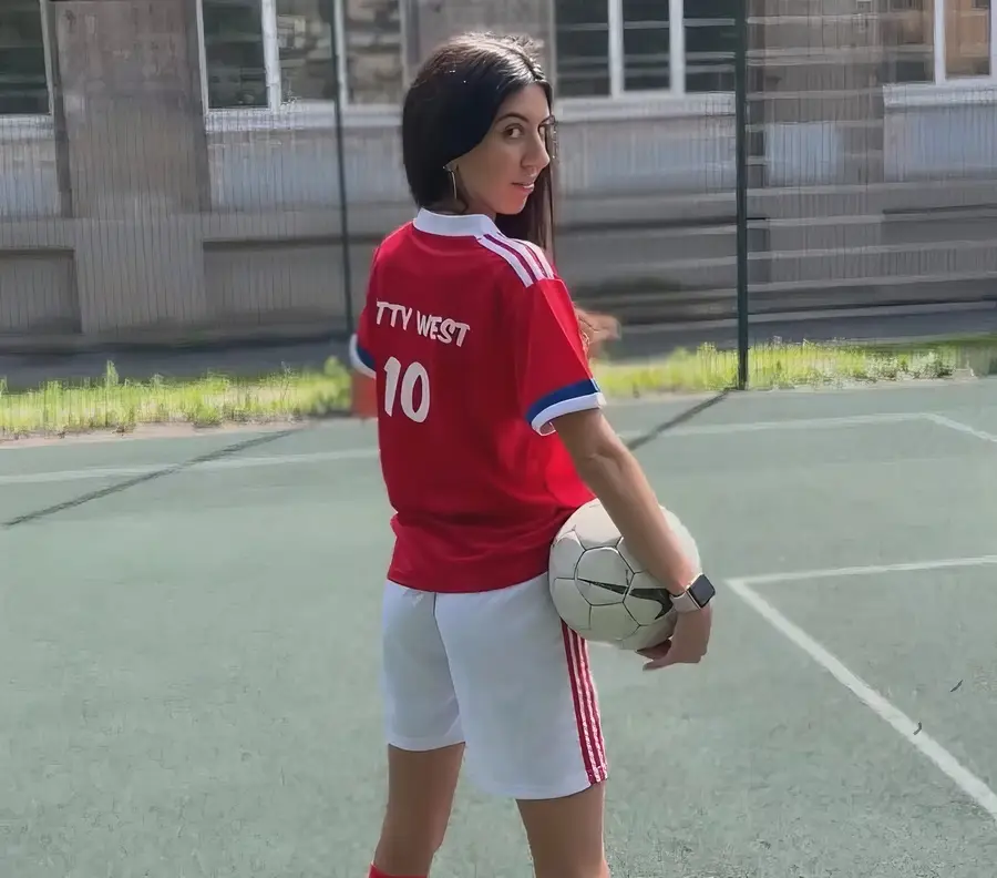Katty West - Gets Anal Fucked While Watching The World Cup FullHD 1080p