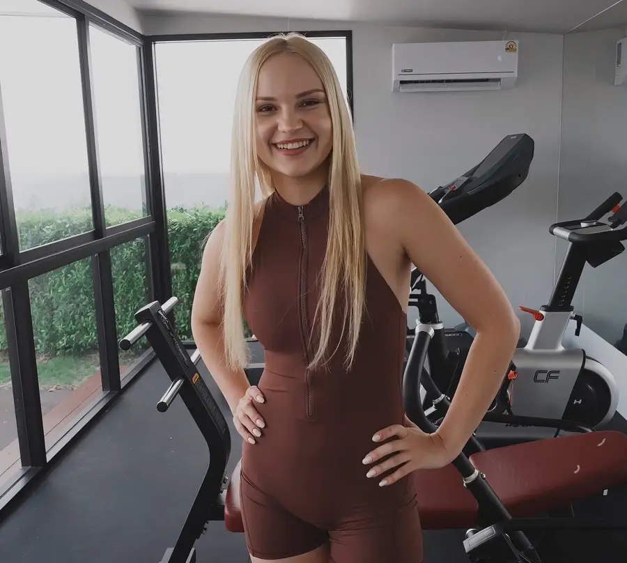 Verlonis Alina - Pov Experienced Trainer Knows How To Take His Petite Client From Squats To Bed For Fills Her Mouth With Cum UltraHD/4K 2160p