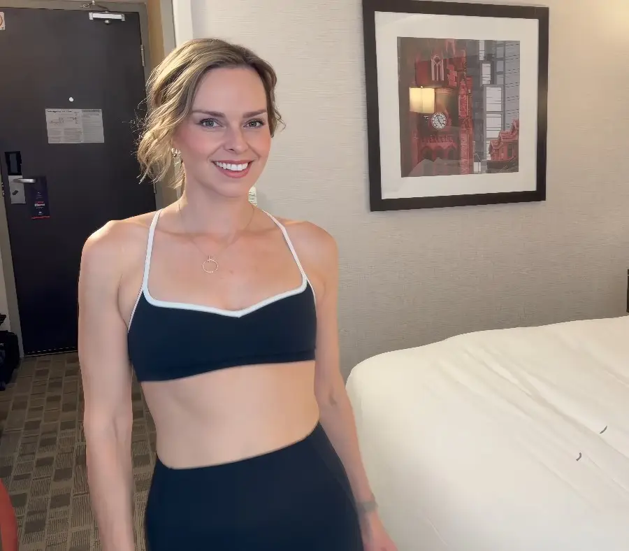 Serenity Cox - MFM Creampie and Footjob FullHD 1080p