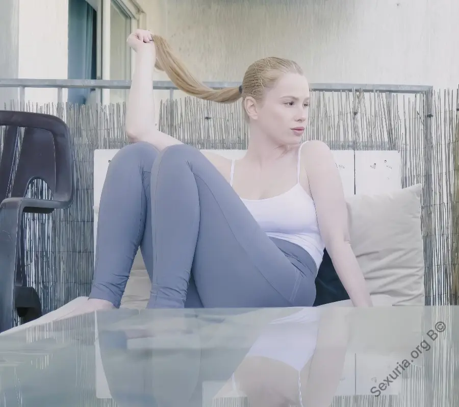 Laura Lit - Creampie On The Balcony For 18 Plus Model UltraHD/4K 2160p