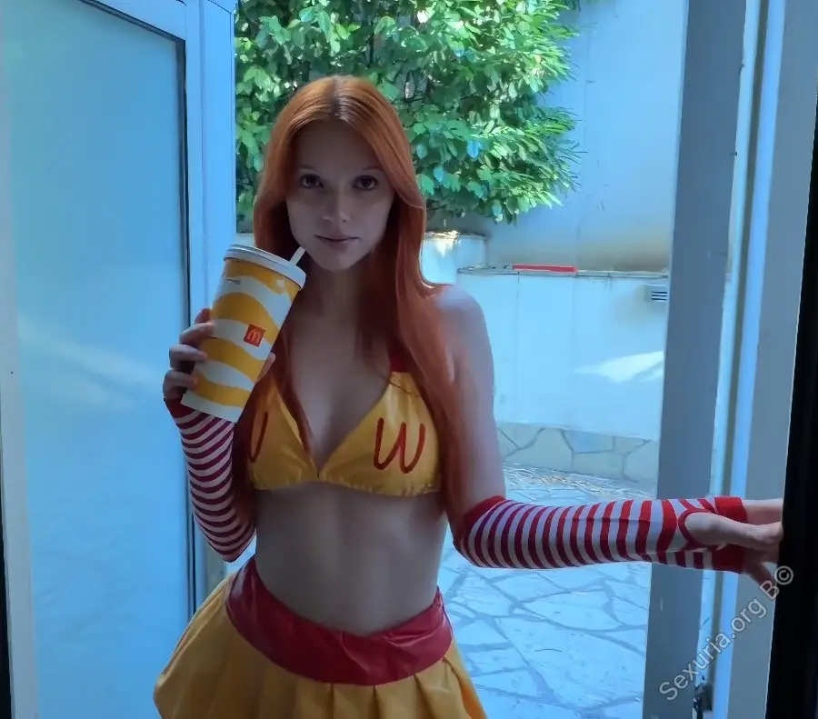 Kuporovaa Krupa - I’m Fucking a Young Female Courier Hard FullHD 1080p