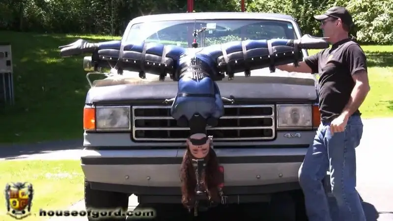 Split Pussy Hood Ornament 720p