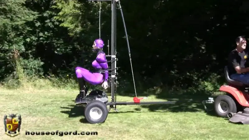 Squat Fuck in Reverse 720p
